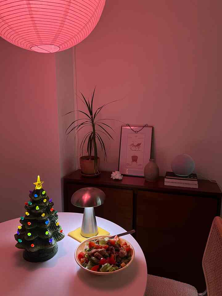 the more lights, the merrier🎄🎀💗
#ohouseglow #cozycorners #glowseason