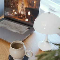 This mug… honestly feels like magic.
Just placing it on the table somehow brings the whole space to life.
I’ve used it every single day from Monday to Friday this week.
Who else feels instantly happier when using pretty things? Hands up!
#WelcomeChallenge #moodlighting #cozycorners #glowseason #homeinspiration #officeroom #officedesk #familyroom #mug #holidayvibe #holidays #modern #homedecor #ornaments #centerpiece
