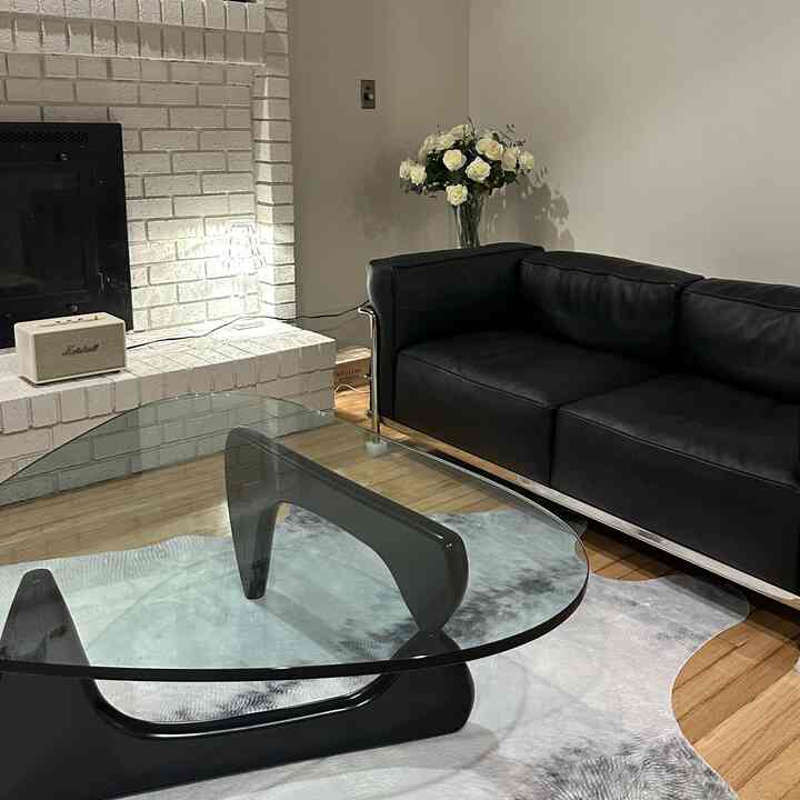 Cahaya lembut, suasana tenang, kenyamanan tak terbatas 🕯️

#WelcomeChallenge #OhouseGather #OhouseGlow #OhouseGrateful #gatherandglow #friendsgiving #thanksgivingdecor #cozyhome #whiteinterior #lamp #interior #kartell #coffeetable #livingroomfurniture #designchair #designlamp #livingroomtable #designfurniture #cassina #interiorfurniture #livingroomsofa #decoratingtips #designer #livingroominterior #chairrecommendation #table #monochrome #livingroomlighting #moderninterior #light