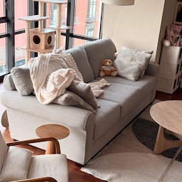 Slow weekend moments in the living room.
Soft light, warm wood, and the coziest corner to unwind after a long day.
Still my favorite space in the house.
#OhouseGather #OhouseGlow #cozyhome #livingroomdecor #warmtones #neutralhome #interiorinspo
#modernliving #homevibes #cozylivingroom #aestheticspaces #calmhome #weekendvibes
