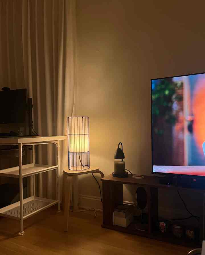 Warm lamp lighting makes every space feel 10x cozier 🏡🌤️


#livingroom #warmlighting #lamps