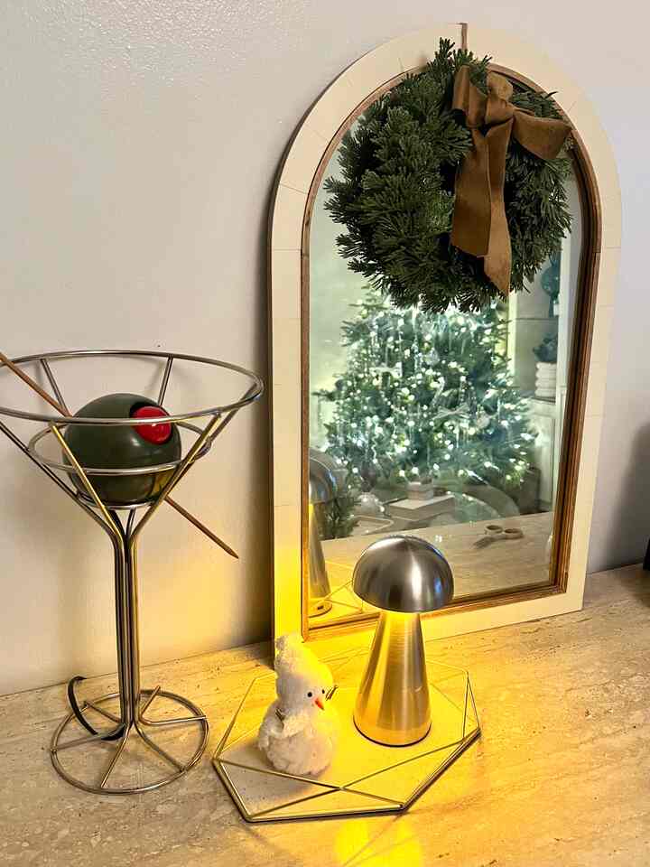 Creating warm little moments around the house this season.
#OhouseGather #Ohouse #HomeDecor #HolidaySeason #CozyCorner #cozyvibes #OhouseGrateful #Ohouseglow #WelcomeChallenge  #gatherandglow