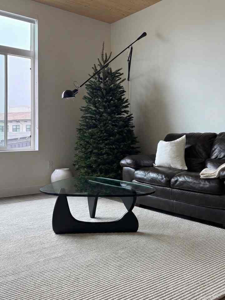 The tree has arrived🌲
#christmas #christmastree #noguchi #coffeetable 