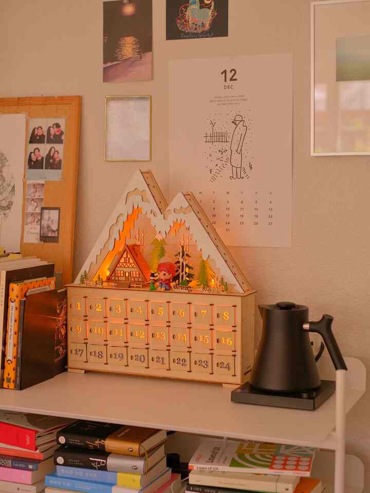 My first advent calendar 🎄♥️
Are you counting down the days till Christmas? 🥳🎄🎁

#glowseason #cozyhome #holidaydecor #homeoffice #modularshelf