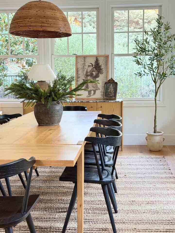 Love this festive view into our dining room. #christmassecor #christmasstyling #diningroomdesign