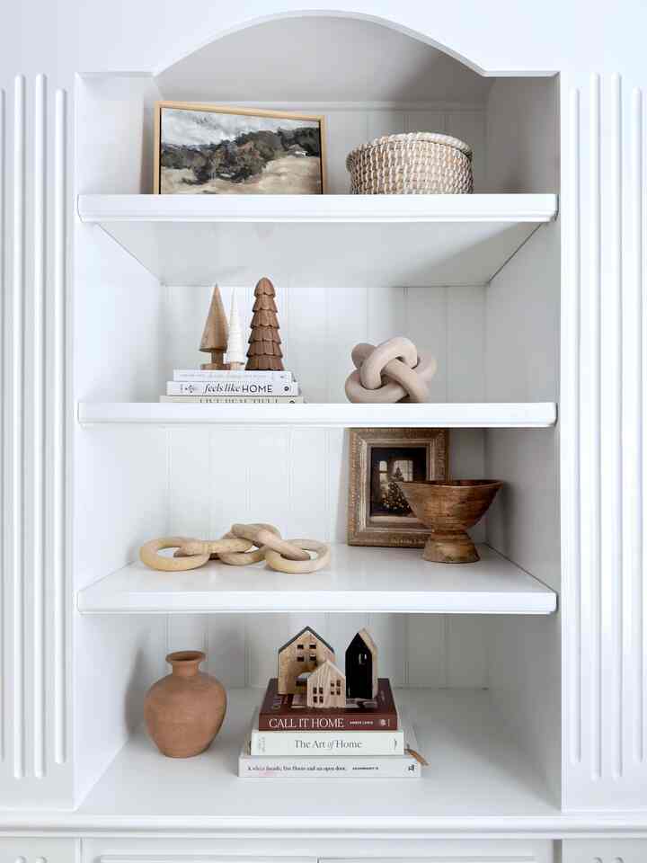 Cheustmas shelfie decor! #christmasart #christmasdecor #christmasstyling