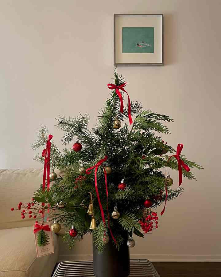 Mini Christmas tree vibes🎄
#OhouseTree #OhouseGather #OhouseGolw
#CozyHome #livingroomdecor #homedecor
#selfinterior