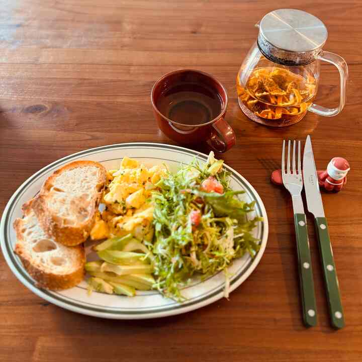 Today’s brunch 🥑🍳🍞

#ohousegather #cozyhome #ohouseglow #holidayseason #holidaydecor #cozydining