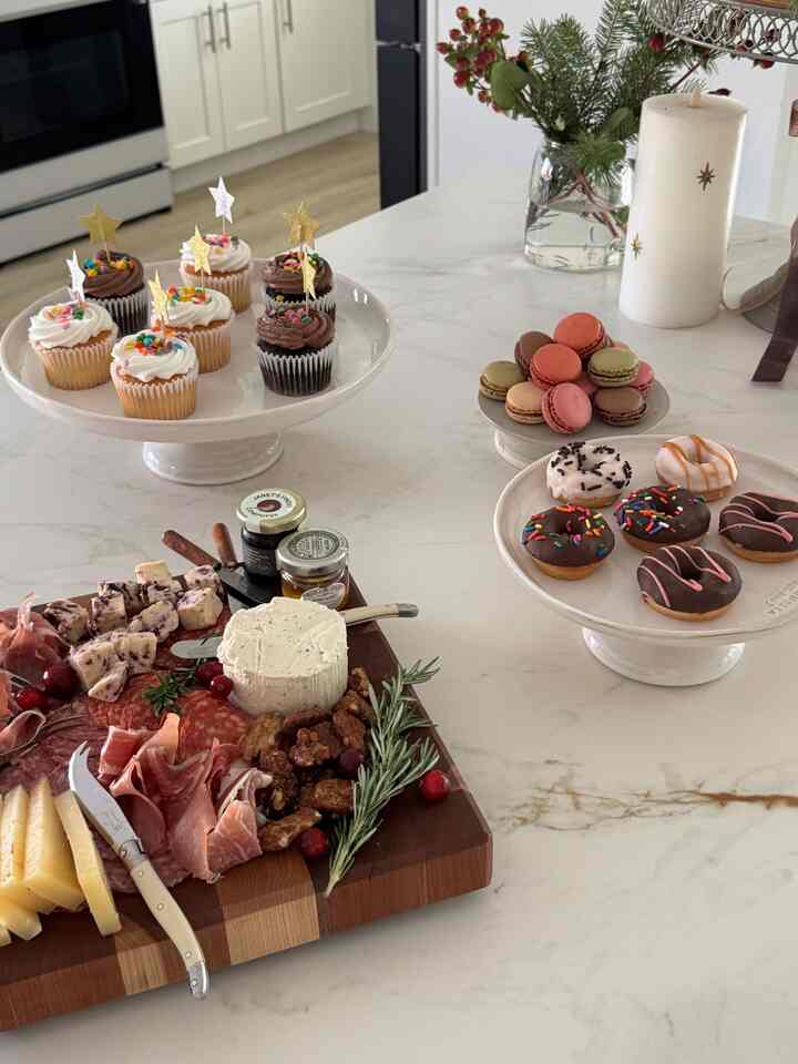 December birthday celeberation for our family! 

#OhouseTree
#OhouseGather #OhouseGlow #CozyHome
#birthdaydecoration #partydecor #decemberparty
#birthdayparty