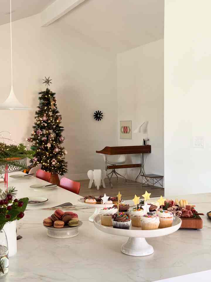 Happy December 🥳


#OhouseTree #OhouseGather #OhouseGlow #CozyHome #christmastree #holidays #partydecor