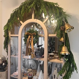 Keeping holiday decor simple and letting the cabinet shine.
Greenery and warm details make the space feel cozy and festive.
#OhouseTree #OhouseGather #OhouseGlow #CozyHome #holidaydecor #christmashome #livingroomstyling #moderncozy