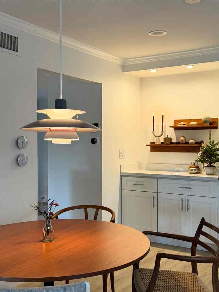 Warm vibes, pre-Christmas glow ✨

#OhouseHoliday #OhouseTree #OhouseGlow
#cozycorners #lightingfixture #lighting #walldecor #wallshelving #christmastree #holidays