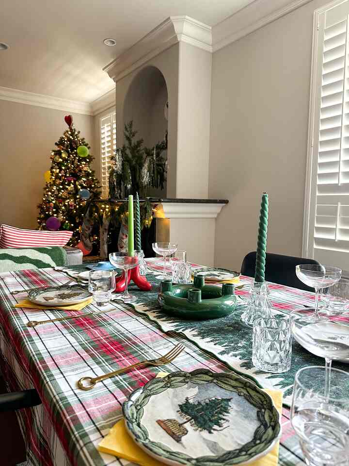 A relaxed Christmas Eve lunch with family🎄

#christmastable #tabledecor #holidaytable #holidayhosting #tablesetting 