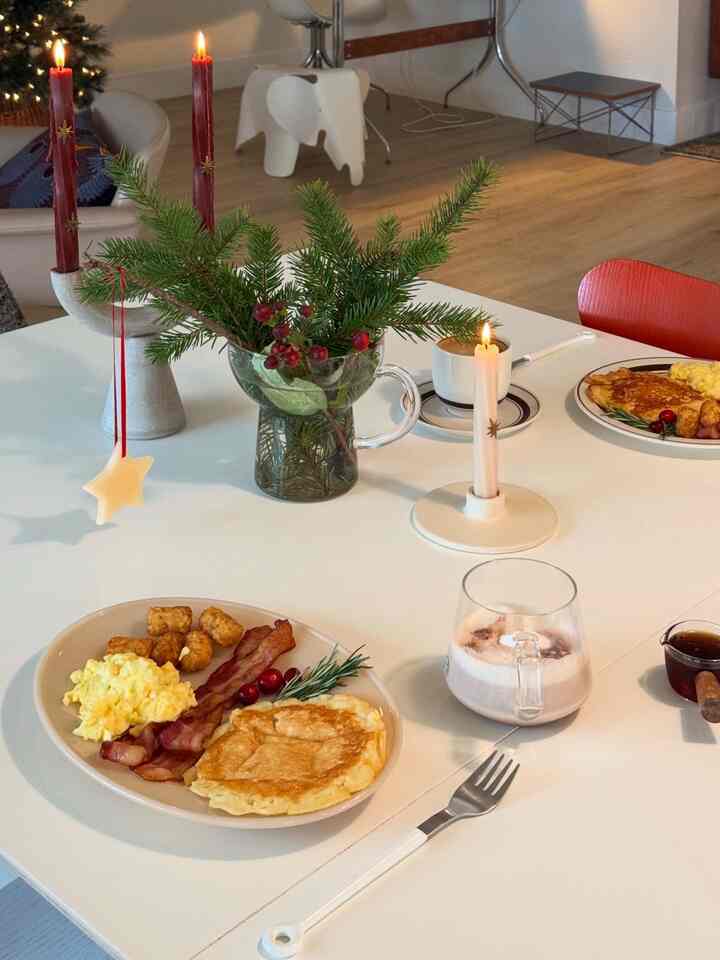 Sarapan di Hari Natal. Selamat Natal untuk semua! 🎄

#OhouseTree
#OhouseGather #OhouseGlow #CozyHome #OhouseHoliday #onthetable #breakfast #tablesetup #tabledecor #brunch #brunchsetup