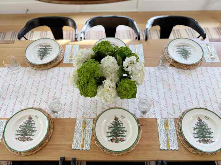 Christmas Morning Breakfast Setting! #spodeplates #christmastable #christmassetting
