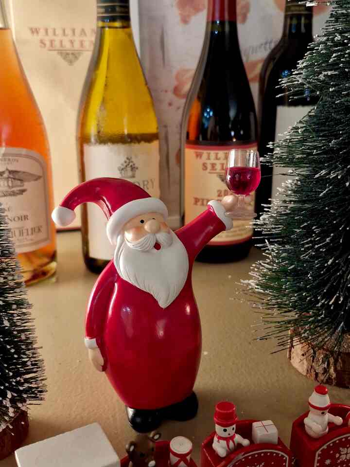 Last night’s Christmas table, still glowing today 🎄🍷

A wine-holding Santa at the center, tiny snow-dusted trees on each side, a little red train rolling by, and bottles of wine waiting in the back — it was one of those setups that made everyone linger a little longer.

Not perfect, just warm, playful, and full of holiday cheer. Exactly how I love celebrating with friends.

Hashtags
#OhouseHoliday #OhouseGlow #holidaydecor #christmastable #festivedetails
#cozyhome #seasonaldecor #christmasvibes #holidayhosting #winterathome

