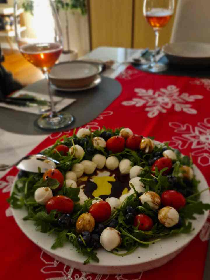 A simple Christmas table moment 🎄🍽️

A red tablecloth, a wreath-shaped salad, and nothing extra — just a small detail that made the whole table feel festive. Sometimes it’s these little touches that turn an ordinary meal into a holiday memory.

Hashtags
#OhouseHoliday #christmastable #holidaytable
#festivedining #seasonaldetails #cozygathering
#tablesetting #holidayathome #wintervibes
