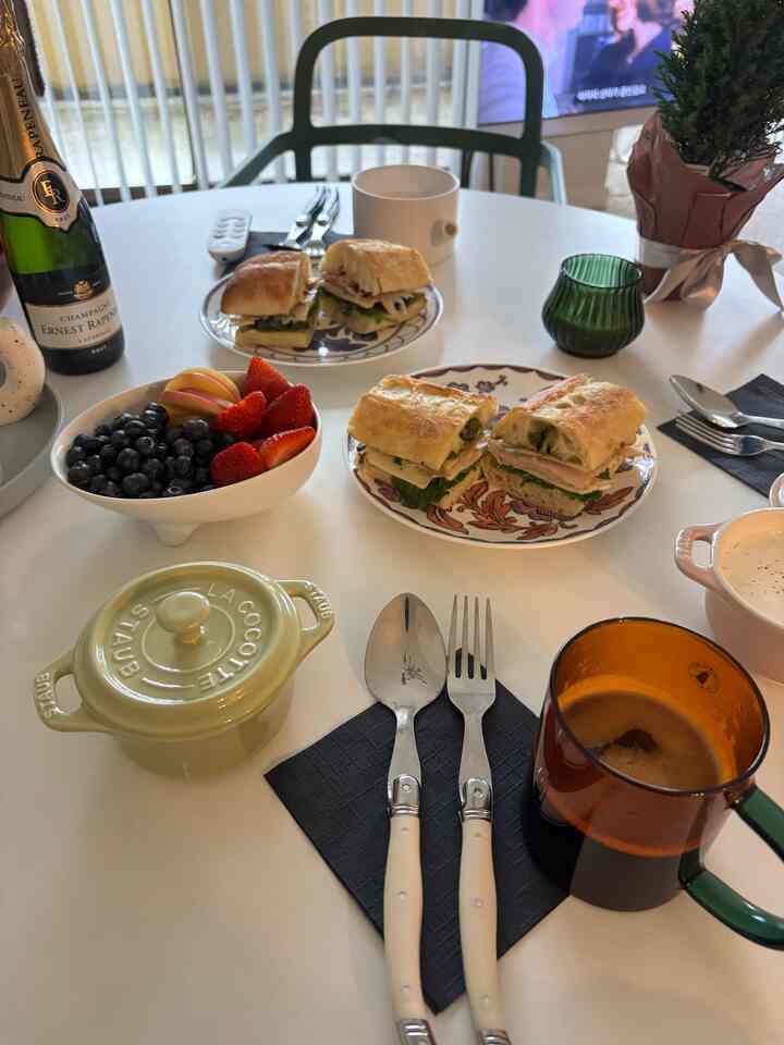 A brunch table set with classic cutlery.

#ohouse #cutlery #brunchtable