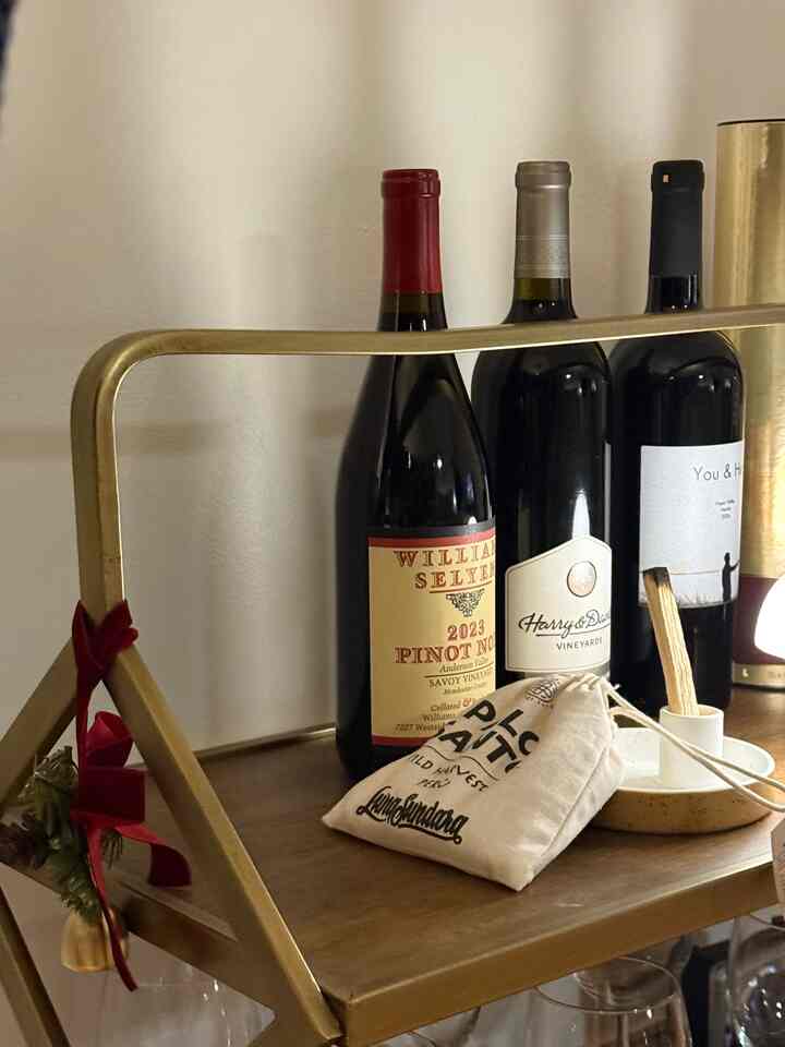 Top of the bar cart, holiday edition 🎄🍷

Wine bottles and glasses ready, a mini lamp glowing softly, a scented candle in the corner, and a simple Christmas ribbon to tie it all together. Small details, but they make the space feel festive and warm.

#OhouseHoliday #barcartstyling #holidaydecor
#cozycorners #christmasdetails #festivehome
#winenight #warmlighting #seasonalstyling