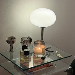 A quiet corner, softly lit ✨
An S-shaped glass side table, a scented candle with its snuffer, and a small table lamp glowing gently. Simple forms, warm light — the kind of setup that makes the room feel calm without trying too hard.
#OhouseGlow #cozycorners
#sidetable #softlighting #homeaesthetic
#minimalhome #quietmoments #winterathome
