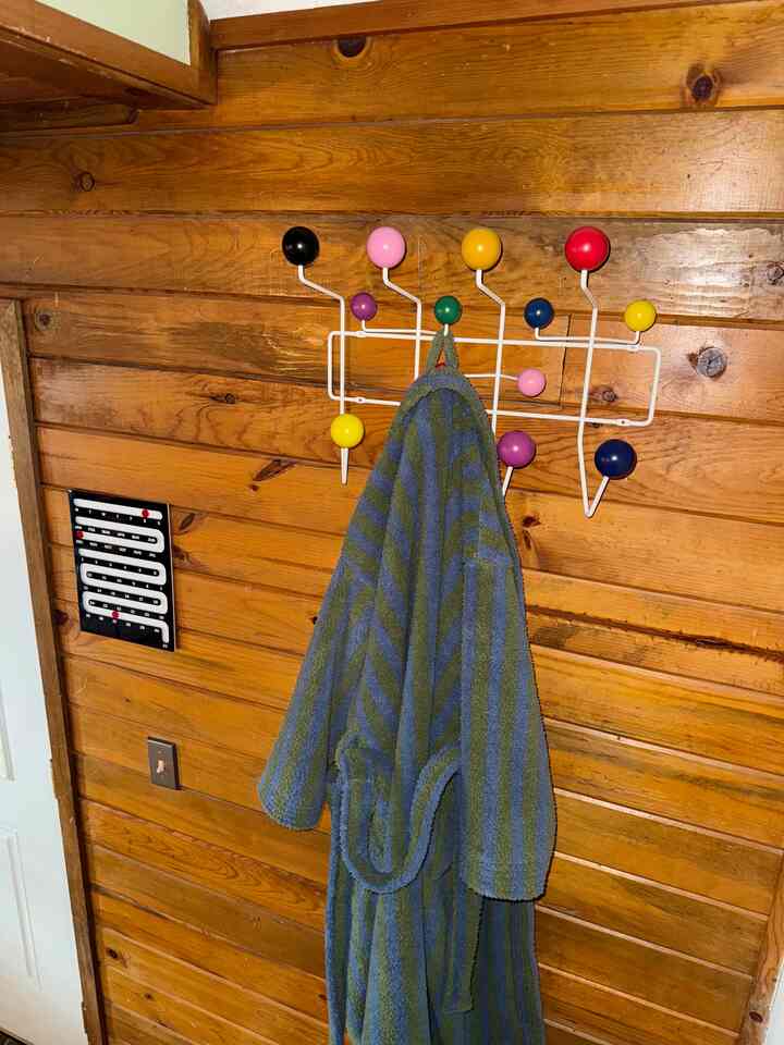 Slow days 🥐🕯️
The quiet mornings I wait for all season.
A robe on, coffee in hand, nothing else to do.

#inbetweendays #winterathome #slowmorning #ohouse