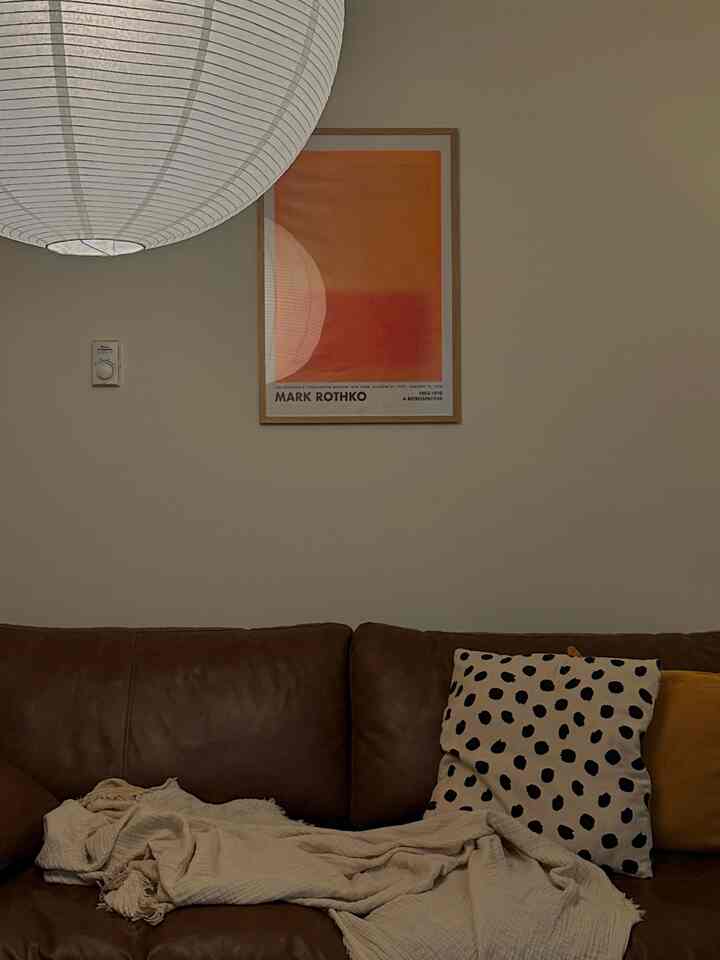 Poster Frame makes the whole vibes🧡
#livingroomdecor #selfinterior #homedecor
#woodframe #framedecor #cozydecor