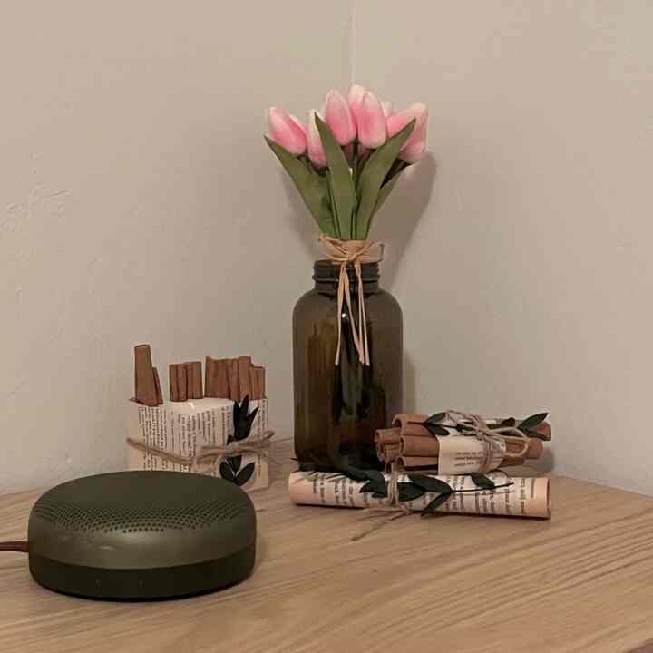 This tulip bouquet lamp gently elevates the mood of my bedroom, on or off🌷💕

#interiordesign #homeinspo #bedroomdecor
#lightingdesign #homedecorideas