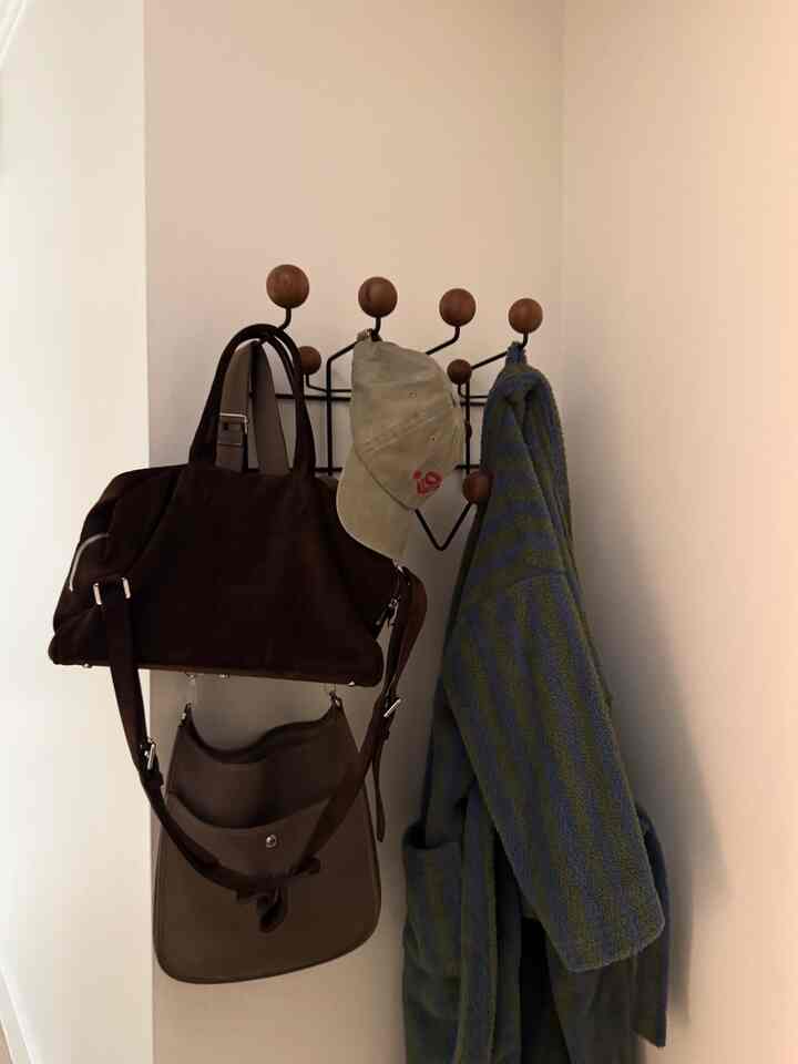 
All the cozy vibes in our home ✨

#OhouseRug
#OhouseCozy #OhouseGlow #OhouseStyling
#walldecor #cozyhome #walldesk #wallhanging