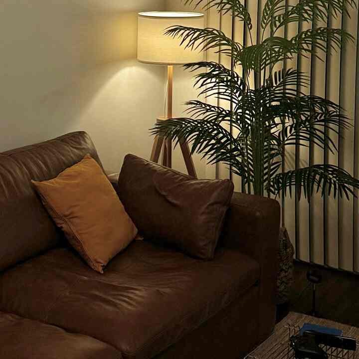 Cozy leather couch vibes
#livingroom #homesecor #leathersofa