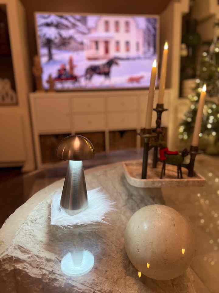 Reset, but make it cozy 🤎
After clearing and cleaning this table, I styled it intentionally with warm lights and holiday touches.
This season is my favorite time of the year, and I love creating spaces that feel calm and inviting.

#OhouseReset #Ohouseglow #Ohousecleanse #NewYearReset
