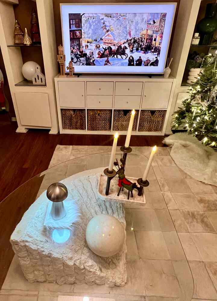Resetting one surface at a time 🤍
I cleared everything off my table, cleaned it completely, and brought back only what truly felt essential.
Soft lighting, warm textures, and a calm holiday mood to start the new year with intention.

This small reset made the whole space feel lighter and more peaceful.

#OhouseReset #Ohouseglow #Ohousecleanse #NewYearReset
