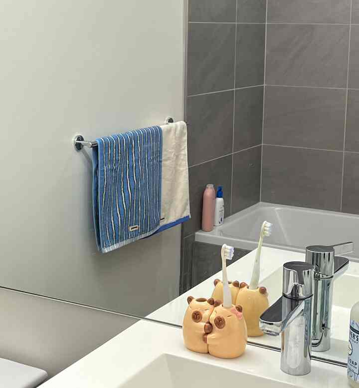 New towels from Ohouse add so much cuteness and color to a small space!

#ohousegift #ohousereset #ohousecozy #towels #bathroominspo