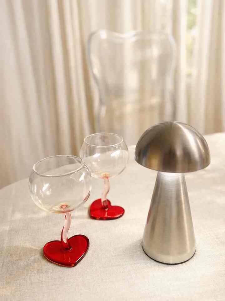 Less on the table, more calm in the space.
Cleaned, reset, and styled with intention — keeping only the essentials.

#OhouseReset #Ohouseglow #Ohousecleanse #NewYearReset
