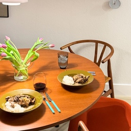 Little flower addition to our dinner table 🌷✨
#dinnersetup #onthetable #dinner #tabledecor #cozycorners #kitchenessential

