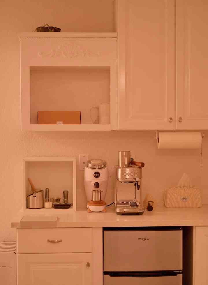 Coffee corner is clean and ready ☕️

#ohousereset #ohousecleanse #homecafe #coffeebar #coffeecorner #cozyhome