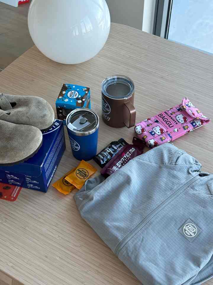 today’s haul!!!

#kitchentable #fadolamp 