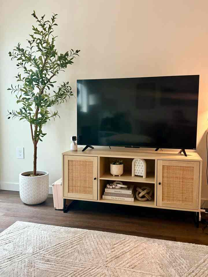 Aku suka dekorasi Natalku, tapi ada baiknya juga membersihkan ruangan dan mempersiapkannya untuk tahun baru 😍 #livingroom #soclean #newyear