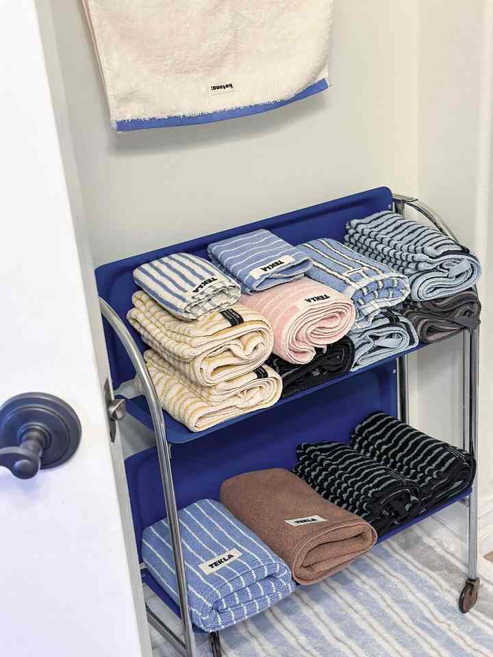 I may have accidentally built a stripe-only bathroom setup.🤪 

#OhouseReset #bathroom #rug #tekla #trolley #ohouserug #ohousestyling #ohousecozy #ohouseglow