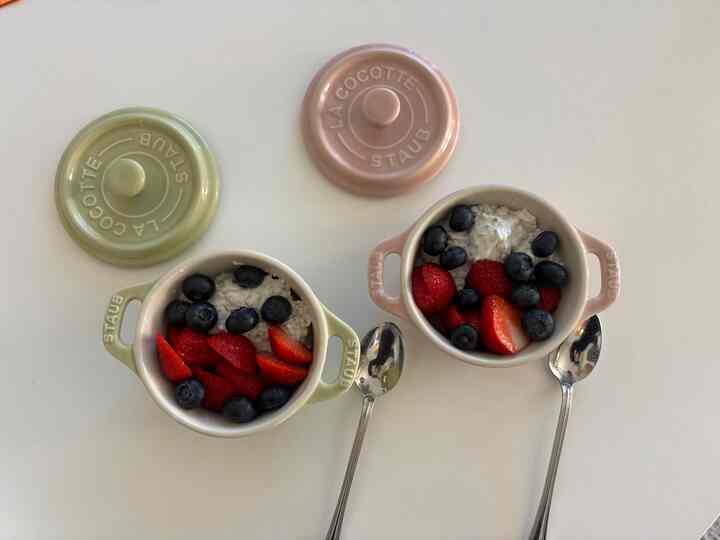 My healthy obsession lately
Chia seed pudding + fruit = SO good!

#morning #morningroutine #healthy #brunch