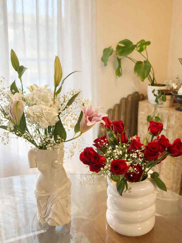 From soft florals to subtle red accents ❤️
I styled my living room with warm tones and seasonal flowers to bring a gentle Valentine’s mood into the space.
Sometimes, just a few details are enough to make home feel extra special.

#OhouseLove #Ohouseglow #Ohousegather #ValentinesDay
