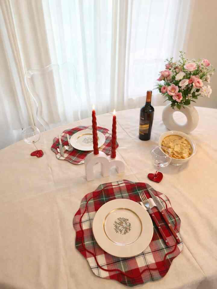 Warm light, subtle red accents, and a cozy living room mood ✨
A space shaped with softness, warmth, and a quiet sense of romance.

#OhouseLove #OhouseGlow #OhouseGather #ValentinesDay