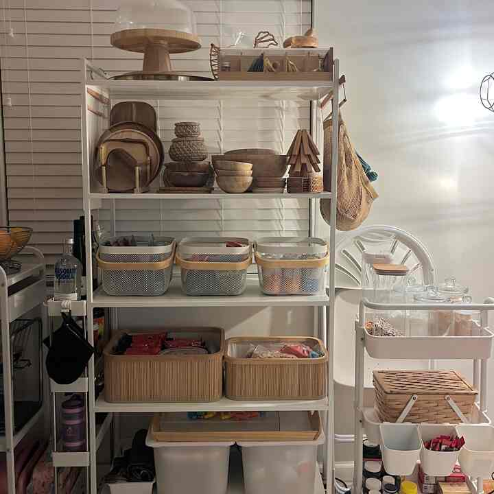 An open shelf for my kitchen🤎

#organization #homeinspo #whiteinterior #woodinterior #bambooitems