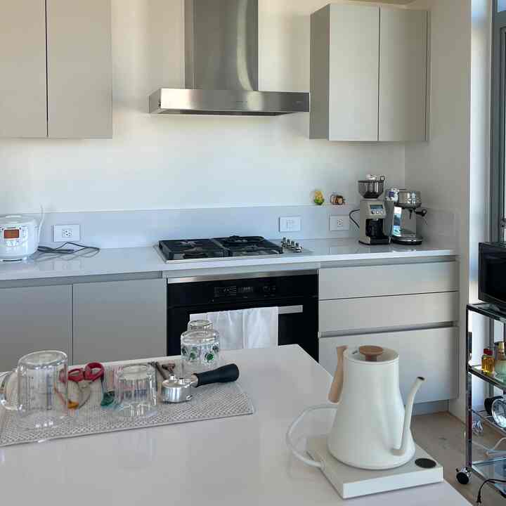 still in progress but slowly cleaning and adding to my new kitchen! 

#kitchen #appliances #home