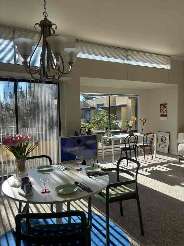 Getting ready to welcome guests.


#plate #tableset #invitaion #chair