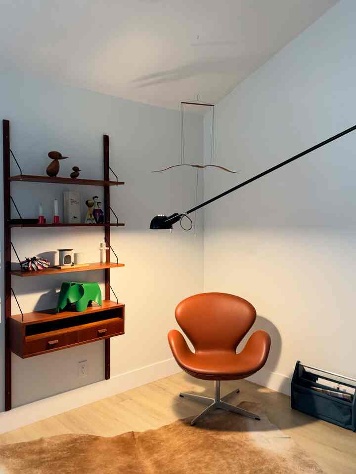 Starting this Monday happy in my favorite corner of our home ✨
Bought the Flos 265 lamp a few years ago, and it’s still my favorite lighting fixture.

#livingroom #livingroominterior #cozycorners #flos

#OhouseLight

