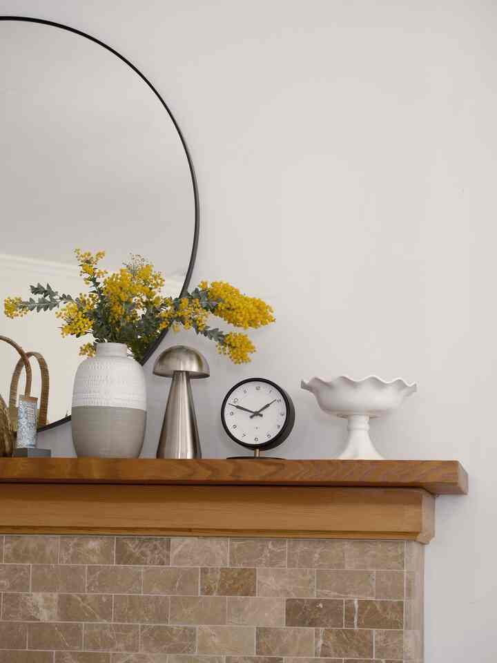  Look how this stainless cordless lamp makes the fireplace corner sparkle with elegance!

#fireplace #mantel #decor #roundmirror #mirror #ikea #pedestalbowl #wirelessminilamp #livingroomcorner #livingroom