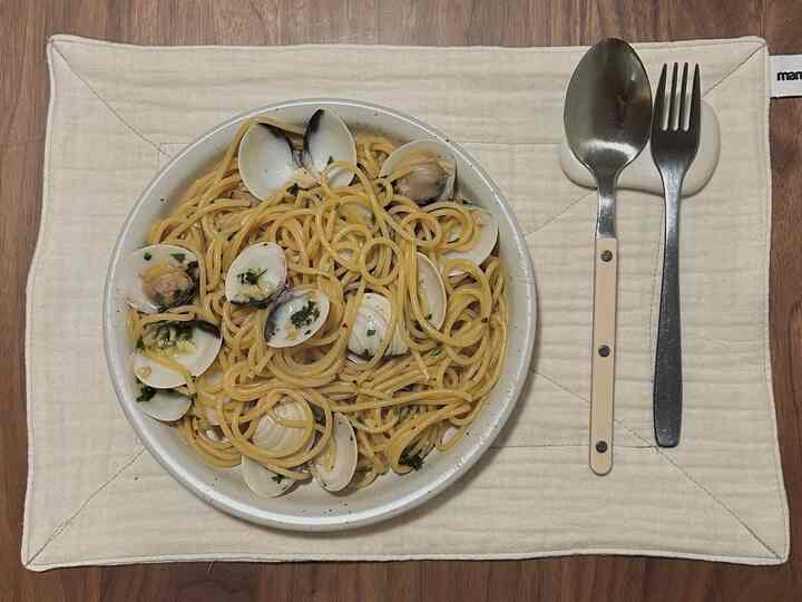 Just one Vongole please~
#kitchendecor #diningdecor #diningtable
#fooddecor #