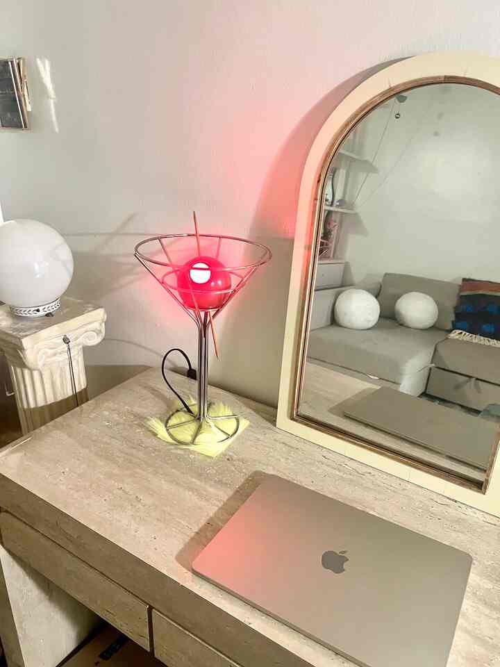 A little pop of red to change the mood.
Accent lighting can turn an ordinary corner into something special.
#OhouseLight #OhouseChange
