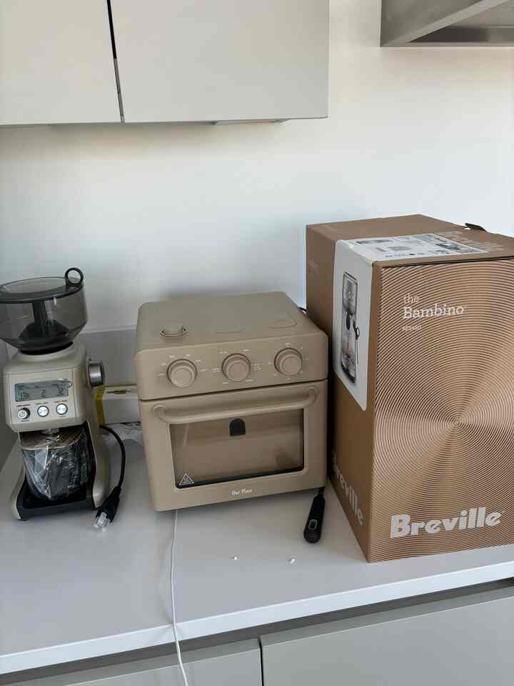 new appliances for a new home!!! some pictures from my moving journey. 

#kitchen #breville #ourplace 