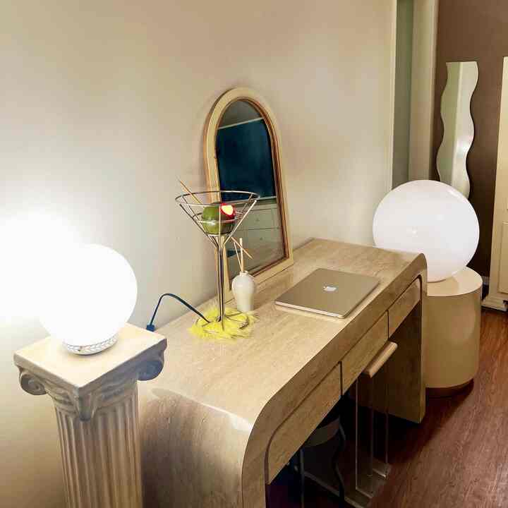 
Warm light, a quiet desk, and a slower pace.
Lighting matters more than we think.
#OhouseLight #OhouseChange #OhouseGlow #Lampstyling #cozytip #livingroom #livingroominterior #livingroomdecor 